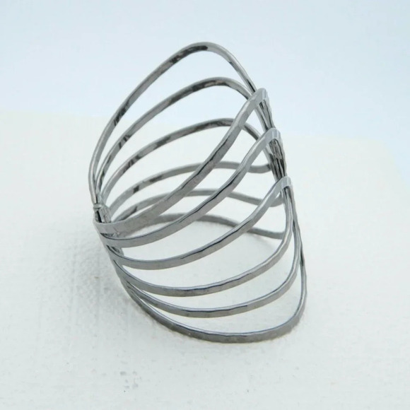 Dark Silver Tone Pounded Metal Interweave Hinge - Picture 2 of 4